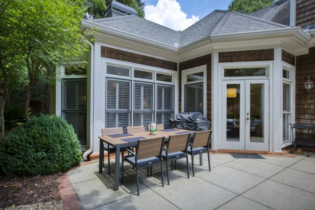 425 Winfield Glen Court, Sandy Springs, Georgia 30342, 4 Bedrooms Bedrooms, ,3 BathroomsBathrooms,Residential,Sold,425 Winfield Glen Court,6743054