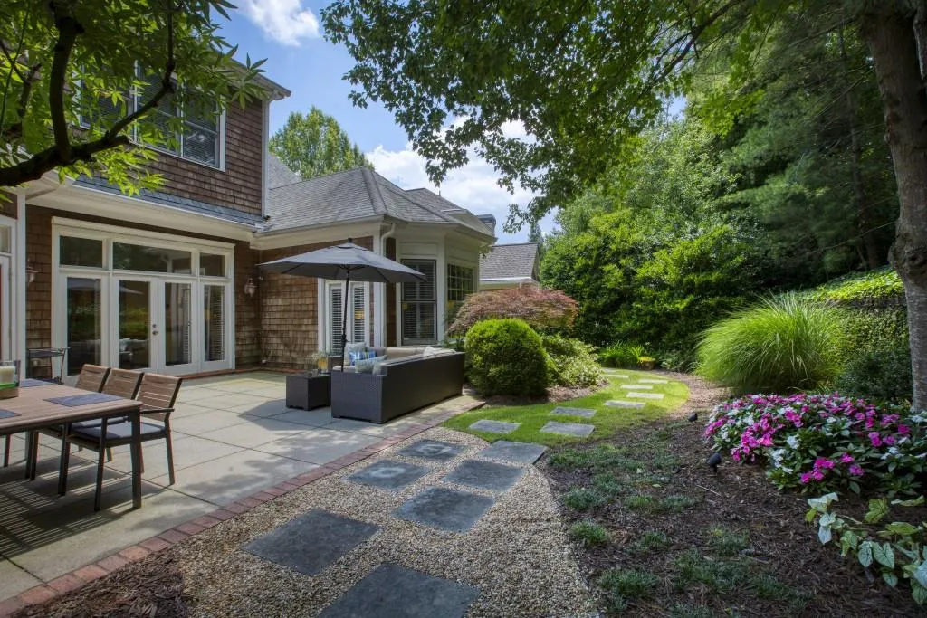 425 Winfield Glen Court, Sandy Springs, Georgia 30342, 4 Bedrooms Bedrooms, ,3 BathroomsBathrooms,Residential,Sold,425 Winfield Glen Court,6743054