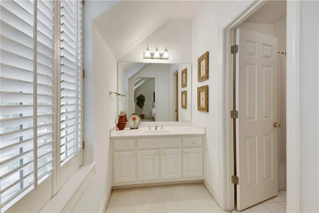 425 Winfield Glen Court, Sandy Springs, Georgia 30342, 4 Bedrooms Bedrooms, ,3 BathroomsBathrooms,Residential,Sold,425 Winfield Glen Court,6743054
