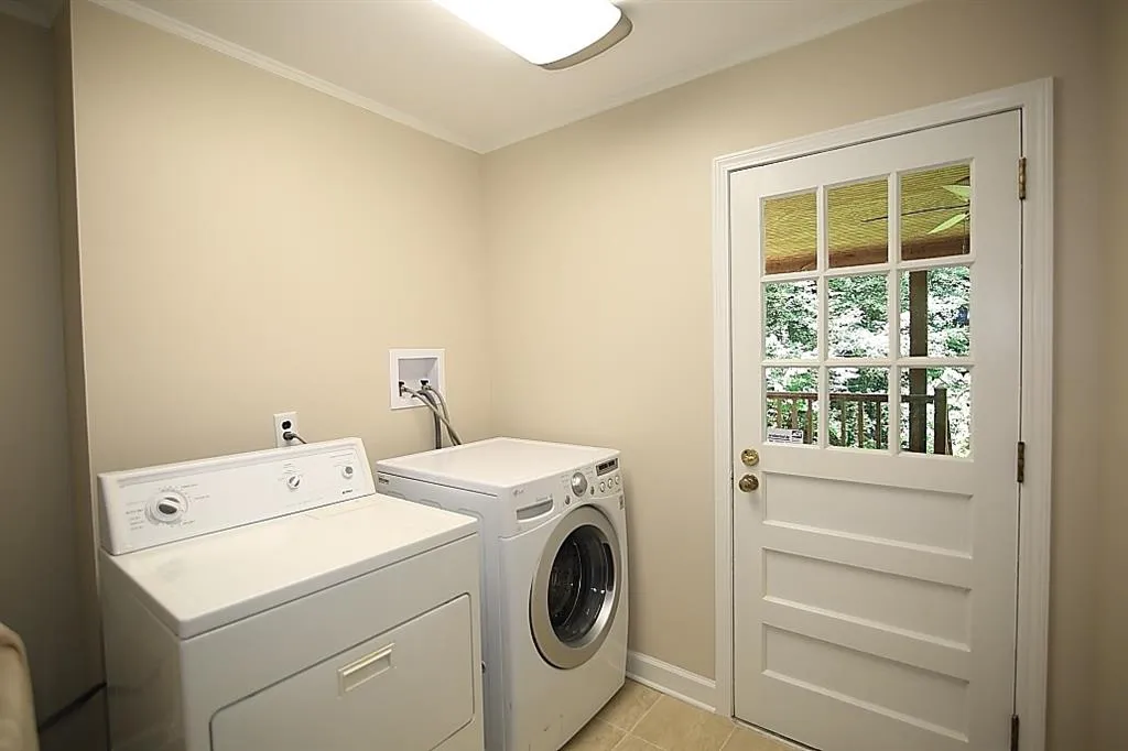 6690 Castleton Drive, Sandy Springs, Georgia 30328, 4 Bedrooms Bedrooms, ,3 BathroomsBathrooms,Residential,Sold,6690 Castleton Drive,6033820