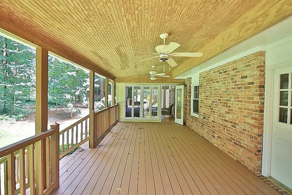 6690 Castleton Drive, Sandy Springs, Georgia 30328, 4 Bedrooms Bedrooms, ,3 BathroomsBathrooms,Residential,Sold,6690 Castleton Drive,6033820