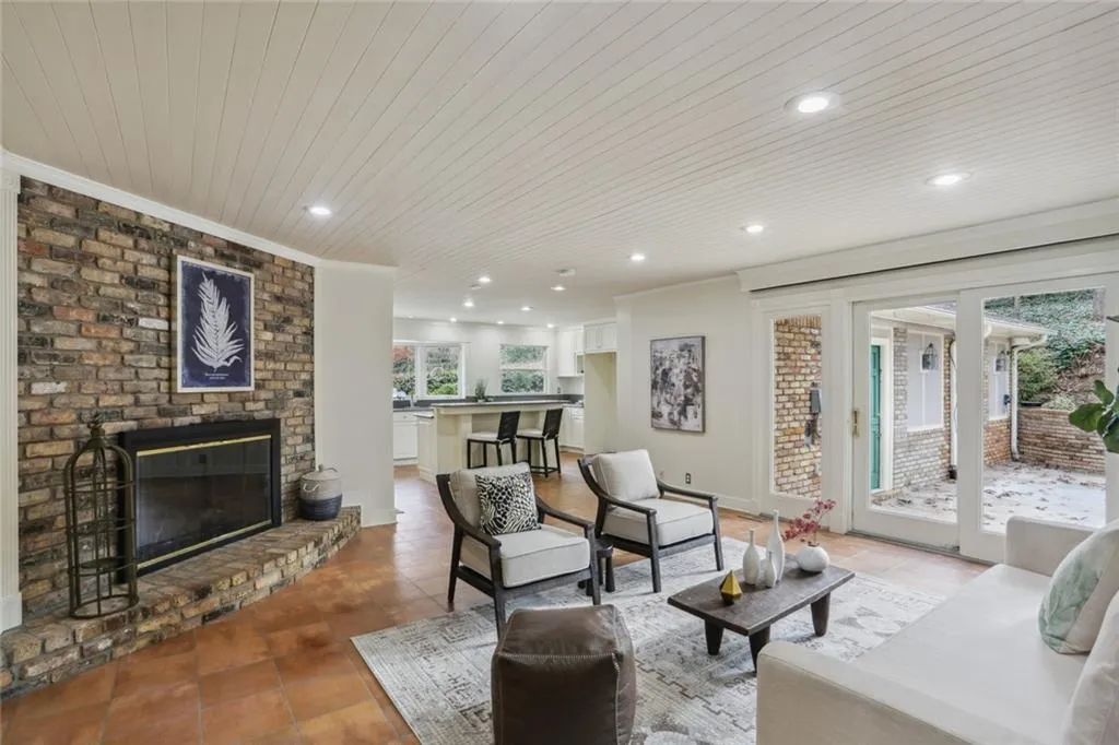 460 River Valley Road, Sandy Springs, Georgia 30328, 4 Bedrooms Bedrooms, ,3 BathroomsBathrooms,Residential,Sold,460 River Valley Road,7147596