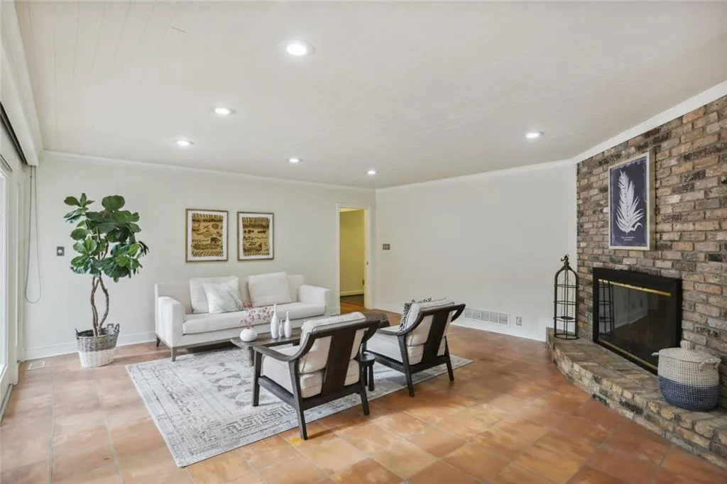 460 River Valley Road, Sandy Springs, Georgia 30328, 4 Bedrooms Bedrooms, ,3 BathroomsBathrooms,Residential,Sold,460 River Valley Road,7147596