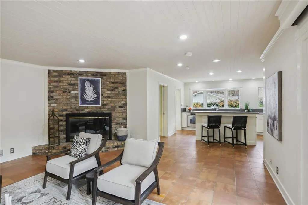 460 River Valley Road, Sandy Springs, Georgia 30328, 4 Bedrooms Bedrooms, ,3 BathroomsBathrooms,Residential,Sold,460 River Valley Road,7147596