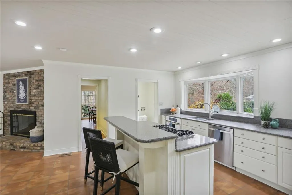 460 River Valley Road, Sandy Springs, Georgia 30328, 4 Bedrooms Bedrooms, ,3 BathroomsBathrooms,Residential,Sold,460 River Valley Road,7147596