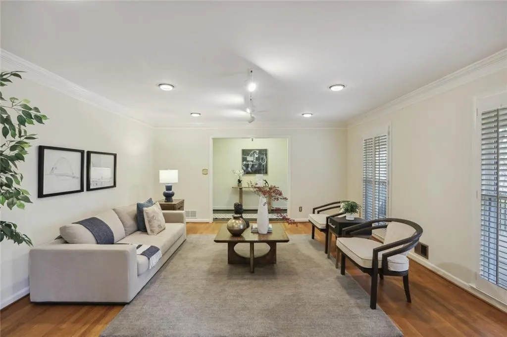 460 River Valley Road, Sandy Springs, Georgia 30328, 4 Bedrooms Bedrooms, ,3 BathroomsBathrooms,Residential,Sold,460 River Valley Road,7147596