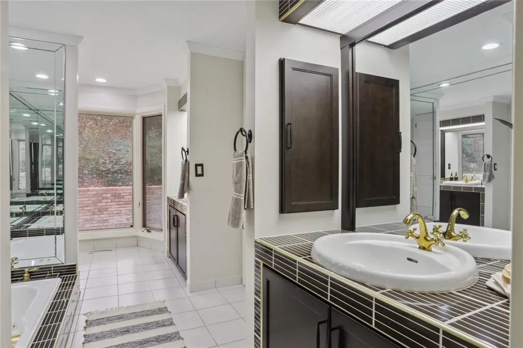 460 River Valley Road, Sandy Springs, Georgia 30328, 4 Bedrooms Bedrooms, ,3 BathroomsBathrooms,Residential,Sold,460 River Valley Road,7147596
