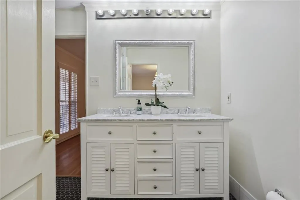 460 River Valley Road, Sandy Springs, Georgia 30328, 4 Bedrooms Bedrooms, ,3 BathroomsBathrooms,Residential,Sold,460 River Valley Road,7147596