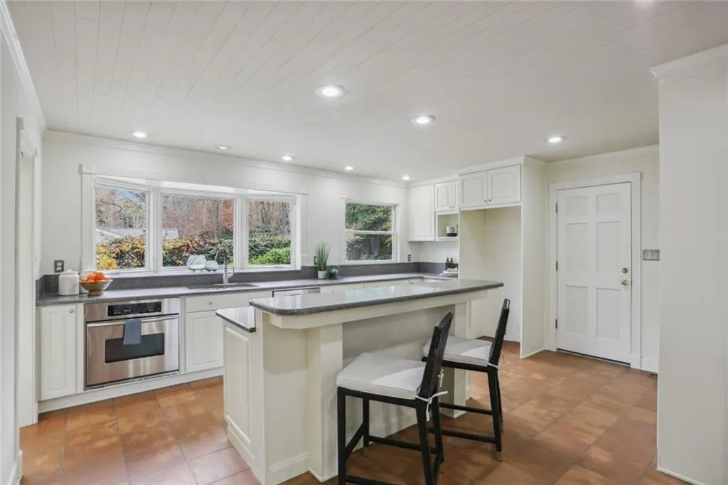 460 River Valley Road, Sandy Springs, Georgia 30328, 4 Bedrooms Bedrooms, ,3 BathroomsBathrooms,Residential,Sold,460 River Valley Road,7147596