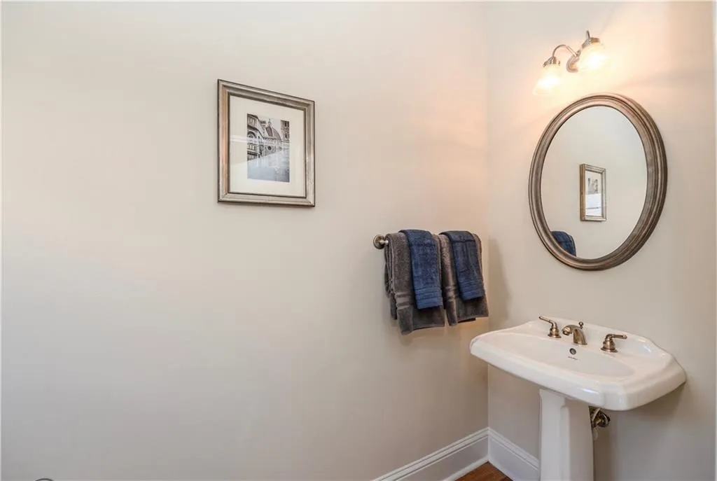 1144 Glenridge Place Unit 1007, Atlanta, Georgia 30342, 2 Bedrooms Bedrooms, ,1 BathroomBathrooms,Residential,Sold,1144 Glenridge Place Unit 1007,5747774