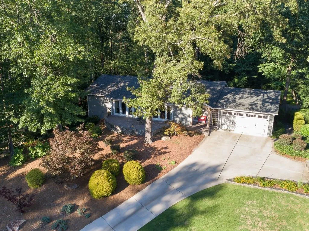 6625 Williamson Drive, Sandy Springs, Georgia 30328, 4 Bedrooms Bedrooms, ,3 BathroomsBathrooms,Residential,Sold,6625 Williamson Drive,5886540