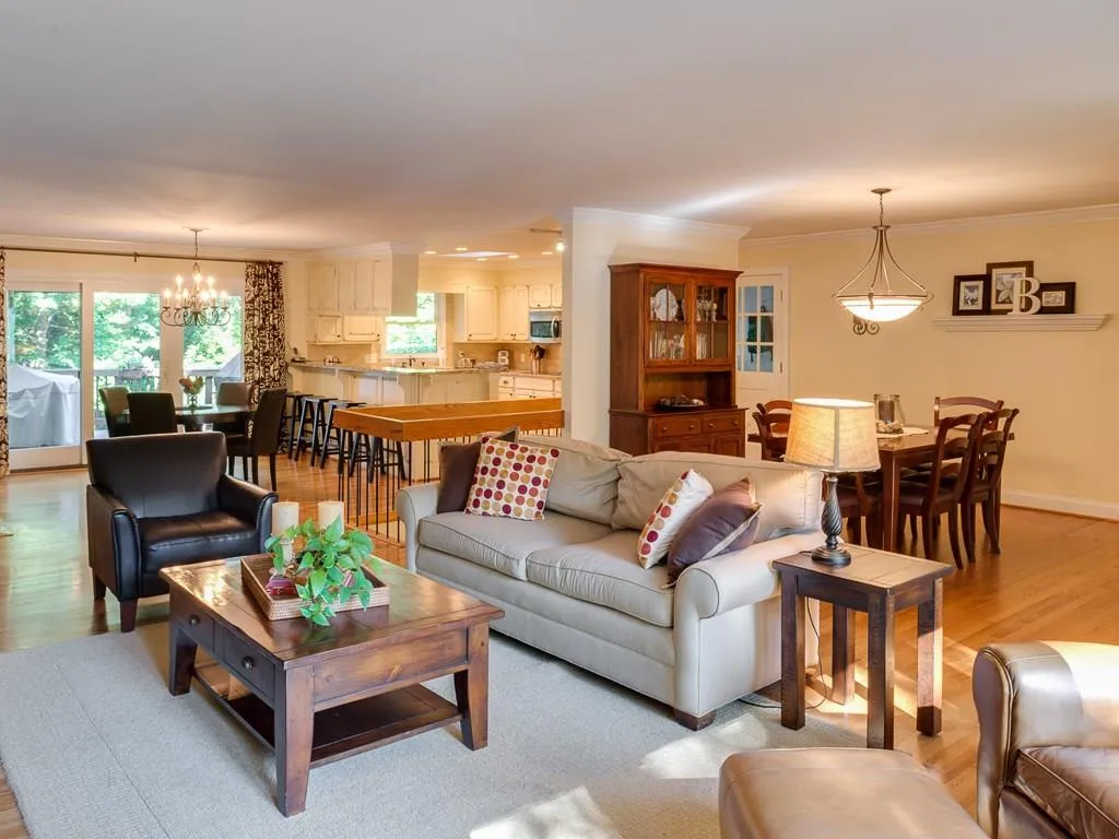 6625 Williamson Drive, Sandy Springs, Georgia 30328, 4 Bedrooms Bedrooms, ,3 BathroomsBathrooms,Residential,Sold,6625 Williamson Drive,5886540