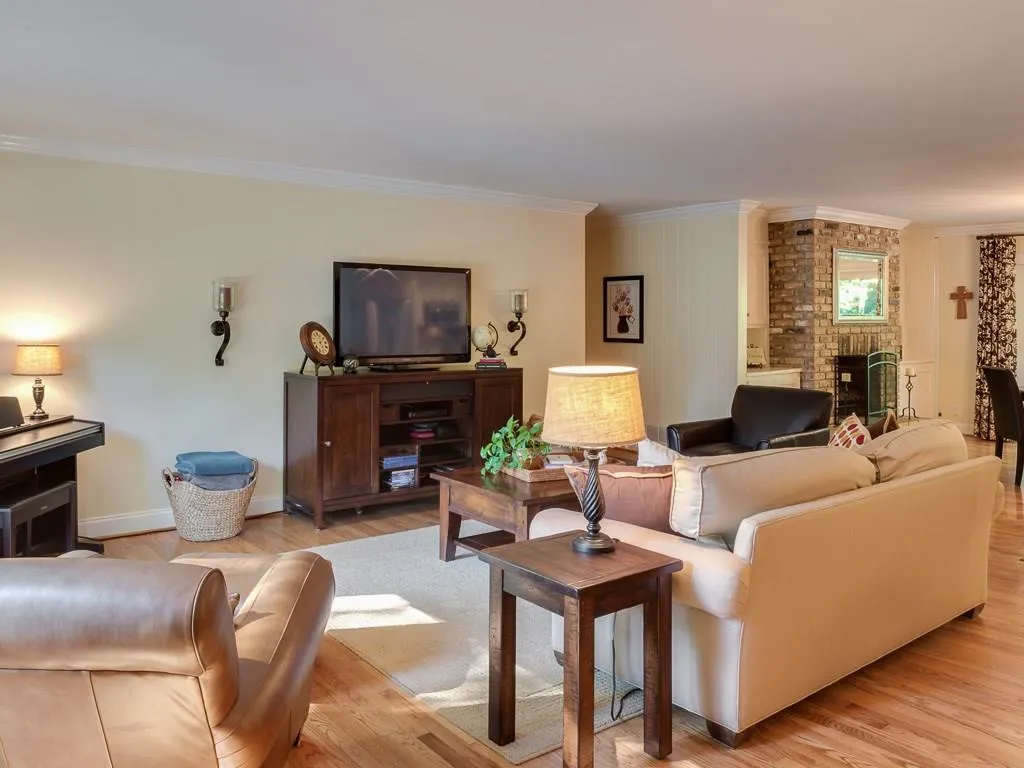 6625 Williamson Drive, Sandy Springs, Georgia 30328, 4 Bedrooms Bedrooms, ,3 BathroomsBathrooms,Residential,Sold,6625 Williamson Drive,5886540