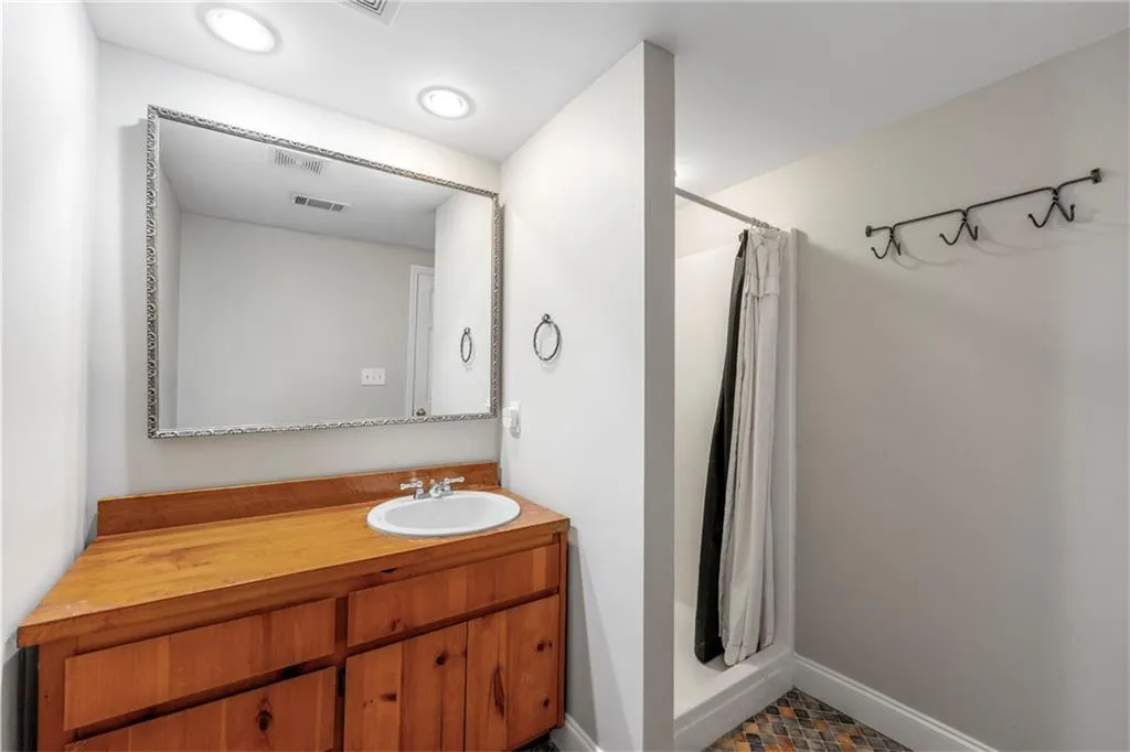Full bath in basement