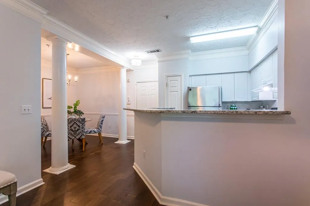 5559 Glenridge Drive Unit 1404, Sandy Springs, Georgia 30342, 1 Bedroom Bedrooms, ,1 BathroomBathrooms,Residential,Sold,5559 Glenridge Drive Unit 1404,7052401