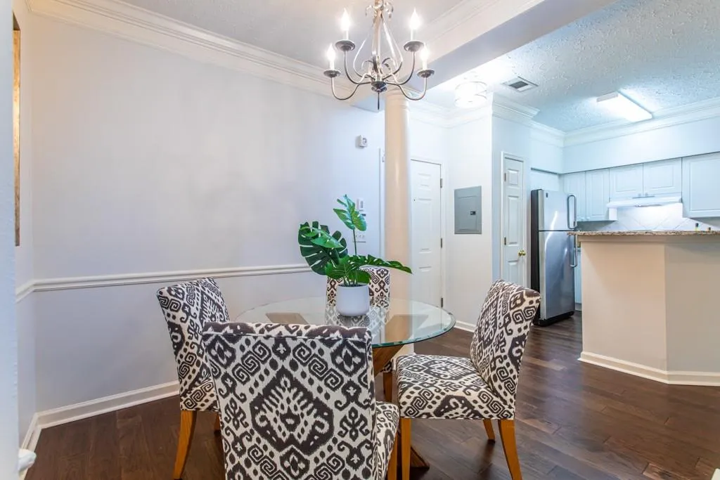 5559 Glenridge Drive Unit 1404, Sandy Springs, Georgia 30342, 1 Bedroom Bedrooms, ,1 BathroomBathrooms,Residential,Sold,5559 Glenridge Drive Unit 1404,7052401