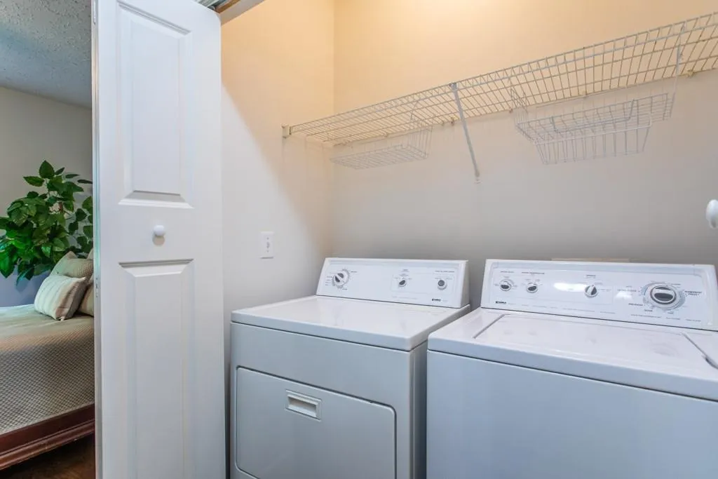 5559 Glenridge Drive Unit 1404, Sandy Springs, Georgia 30342, 1 Bedroom Bedrooms, ,1 BathroomBathrooms,Residential,Sold,5559 Glenridge Drive Unit 1404,7052401