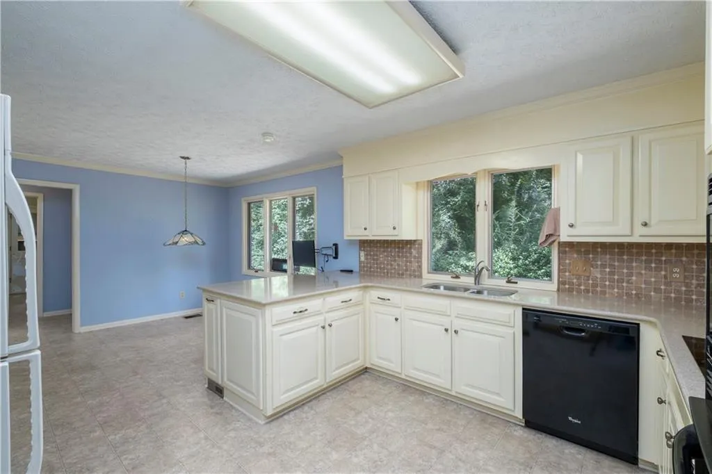 7270 Twin Branch Road, Sandy Springs, Georgia 30328, 4 Bedrooms Bedrooms, ,3 BathroomsBathrooms,Residential,Sold,7270 Twin Branch Road,6777541