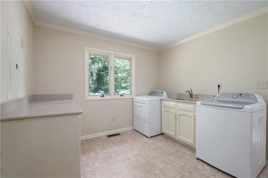 7270 Twin Branch Road, Sandy Springs, Georgia 30328, 4 Bedrooms Bedrooms, ,3 BathroomsBathrooms,Residential,Sold,7270 Twin Branch Road,6777541