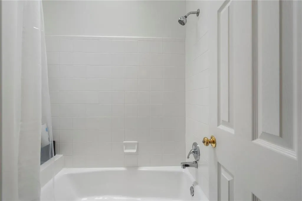 10 Westminster Close Drive Nw, Atlanta, Georgia 30327, 4 Bedrooms Bedrooms, ,3 BathroomsBathrooms,Residential,For Sale,10 Westminster Close Drive Nw,7619115