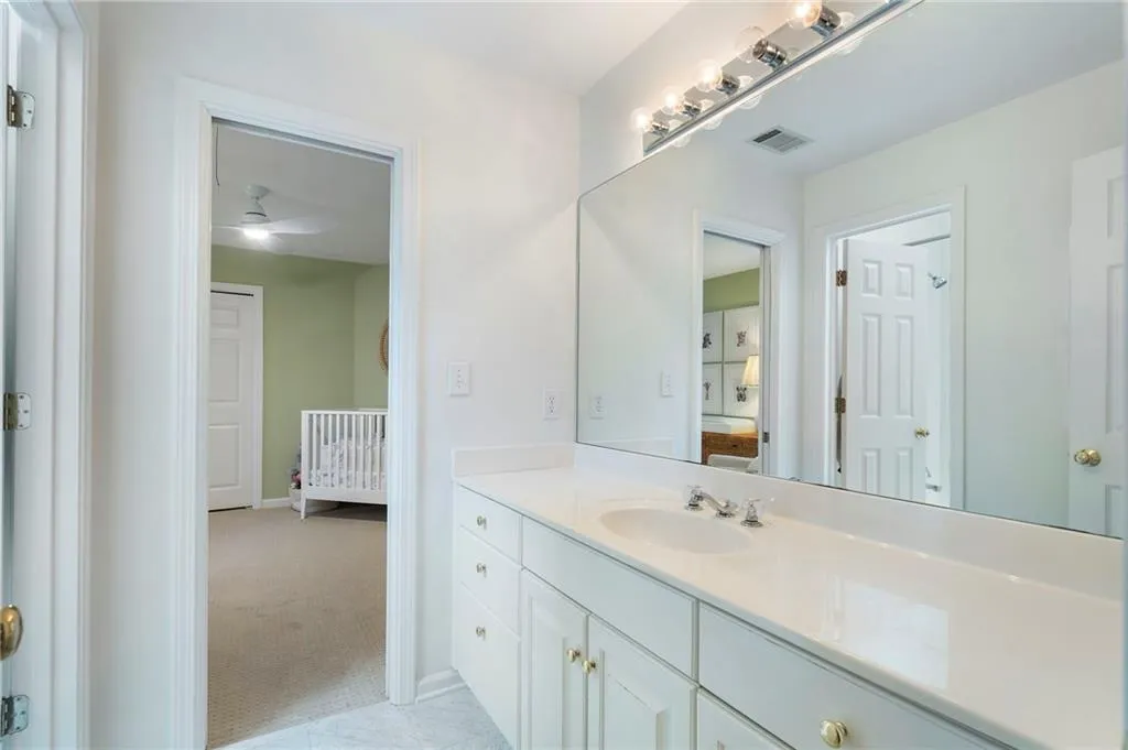 10 Westminster Close Drive Nw, Atlanta, Georgia 30327, 4 Bedrooms Bedrooms, ,3 BathroomsBathrooms,Residential,For Sale,10 Westminster Close Drive Nw,7619115
