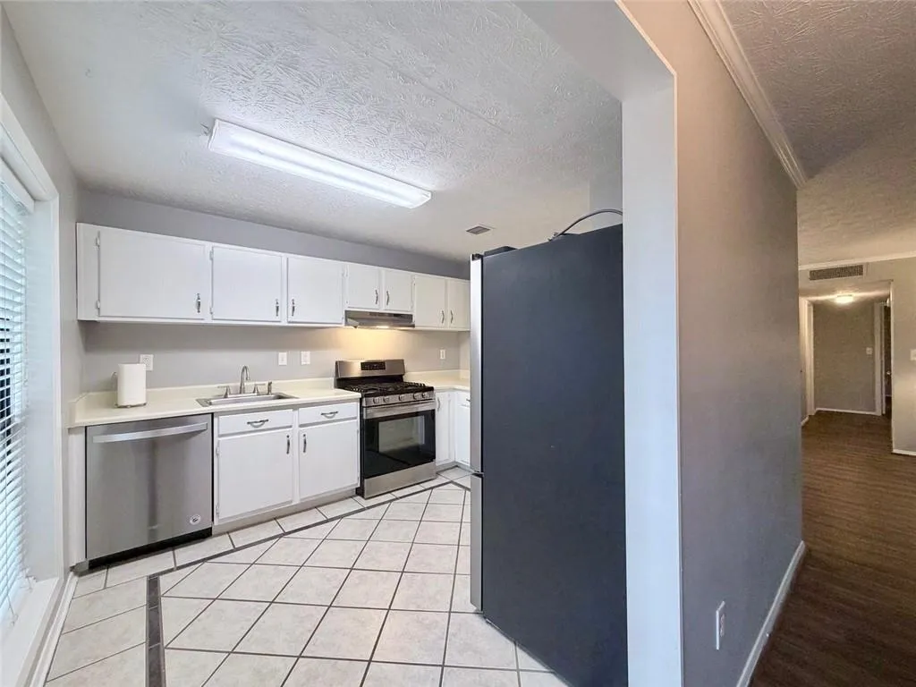 208 Woodcliff Drive, Atlanta, Georgia 30350, 2 Bedrooms Bedrooms, ,2 BathroomsBathrooms,Residential,For Sale,208 Woodcliff Drive,7663079