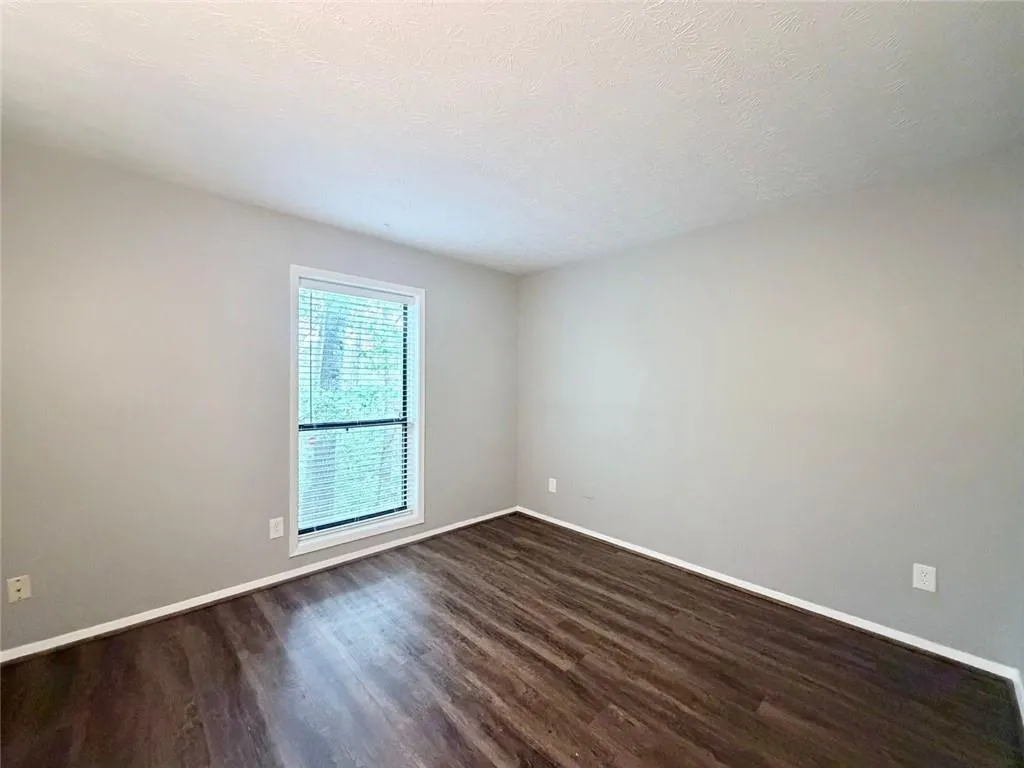 208 Woodcliff Drive, Atlanta, Georgia 30350, 2 Bedrooms Bedrooms, ,2 BathroomsBathrooms,Residential,For Sale,208 Woodcliff Drive,7663079