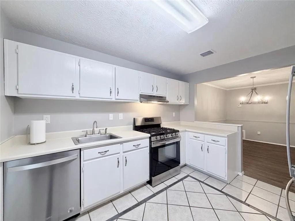 208 Woodcliff Drive, Atlanta, Georgia 30350, 2 Bedrooms Bedrooms, ,2 BathroomsBathrooms,Residential,For Sale,208 Woodcliff Drive,7663079