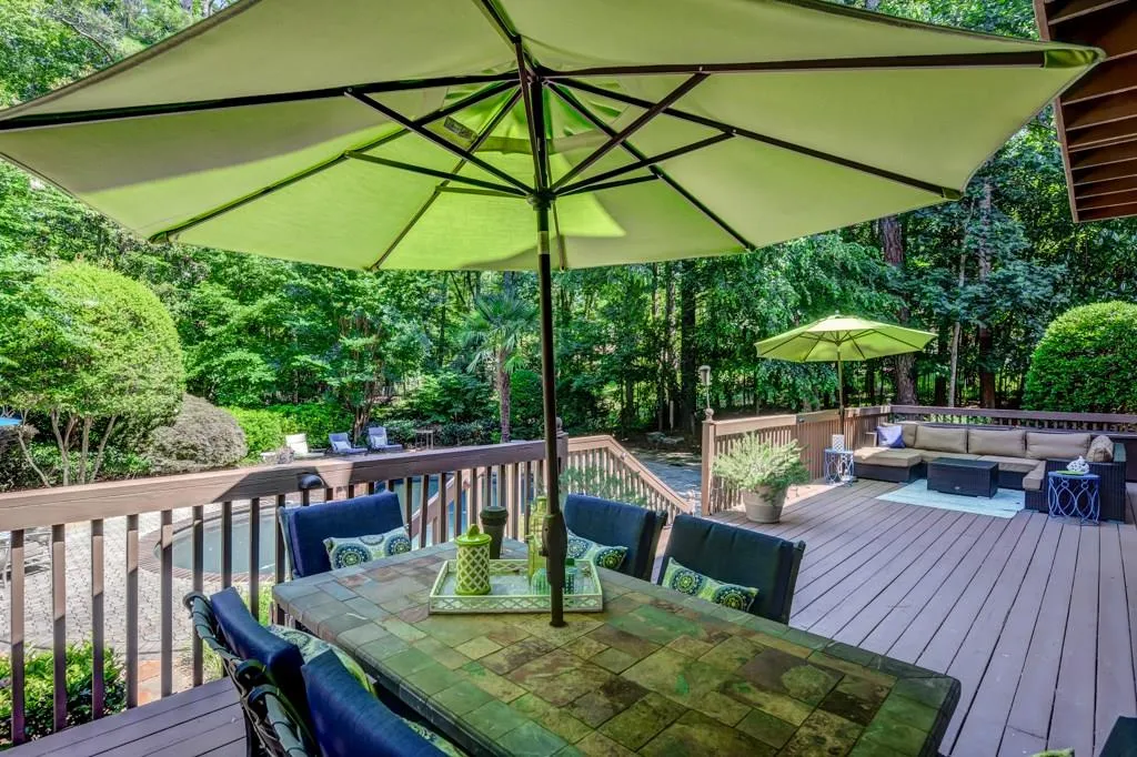 735 Brookwoods Trace, Sandy Springs, Georgia 30342, 5 Bedrooms Bedrooms, ,6 BathroomsBathrooms,Residential,Sold,735 Brookwoods Trace,5870409