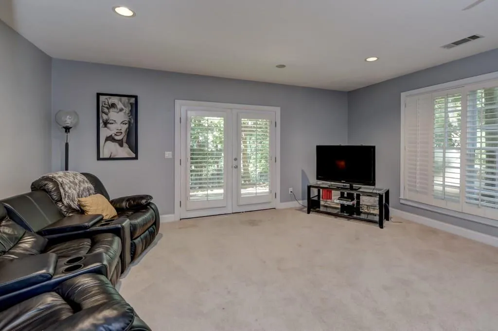 735 Brookwoods Trace, Sandy Springs, Georgia 30342, 5 Bedrooms Bedrooms, ,6 BathroomsBathrooms,Residential,Sold,735 Brookwoods Trace,5870409