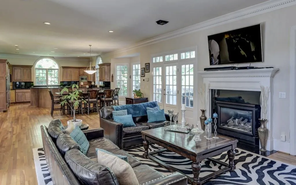 735 Brookwoods Trace, Sandy Springs, Georgia 30342, 5 Bedrooms Bedrooms, ,6 BathroomsBathrooms,Residential,Sold,735 Brookwoods Trace,5870409
