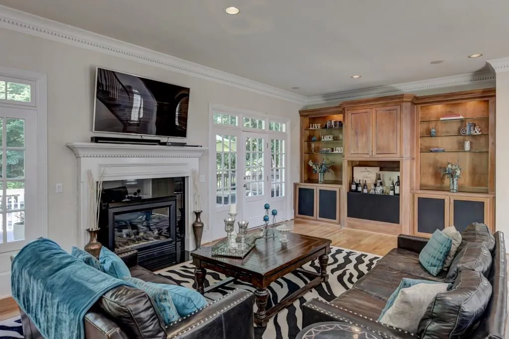 735 Brookwoods Trace, Sandy Springs, Georgia 30342, 5 Bedrooms Bedrooms, ,6 BathroomsBathrooms,Residential,Sold,735 Brookwoods Trace,5870409