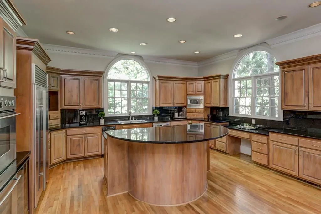 735 Brookwoods Trace, Sandy Springs, Georgia 30342, 5 Bedrooms Bedrooms, ,6 BathroomsBathrooms,Residential,Sold,735 Brookwoods Trace,5870409