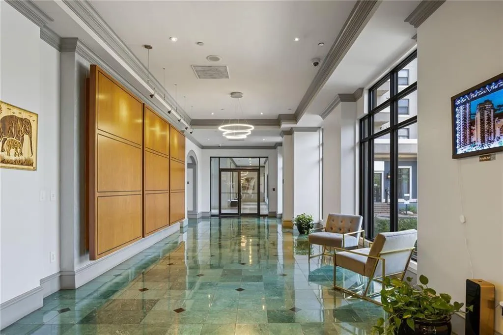 Lobby featuring crown molding and recessed lighting