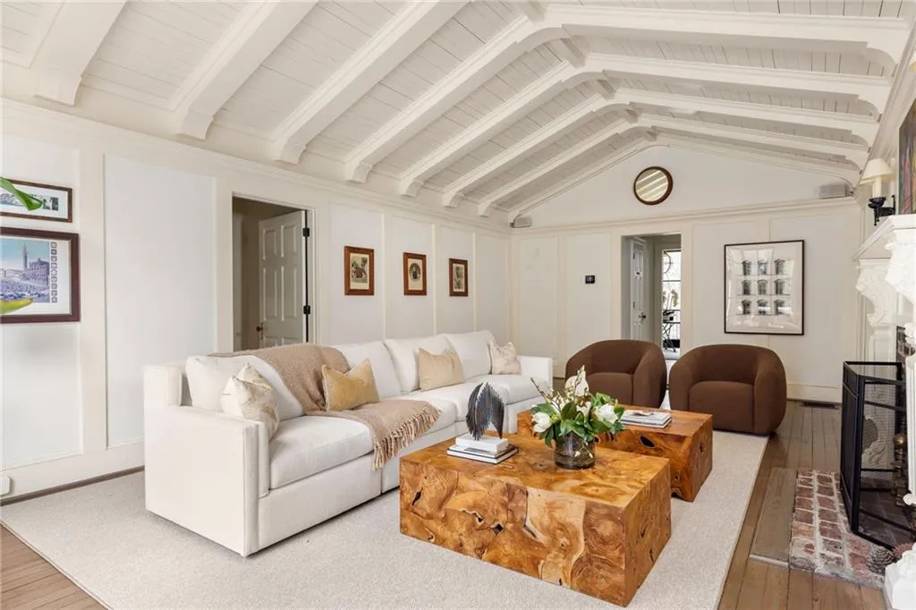 21 Barksdale Drive Ne, Atlanta, Georgia 30309, 4 Bedrooms Bedrooms, 0 ,4 BathroomsBathrooms,Residential,For Sale,21 Barksdale Drive Ne,7701949