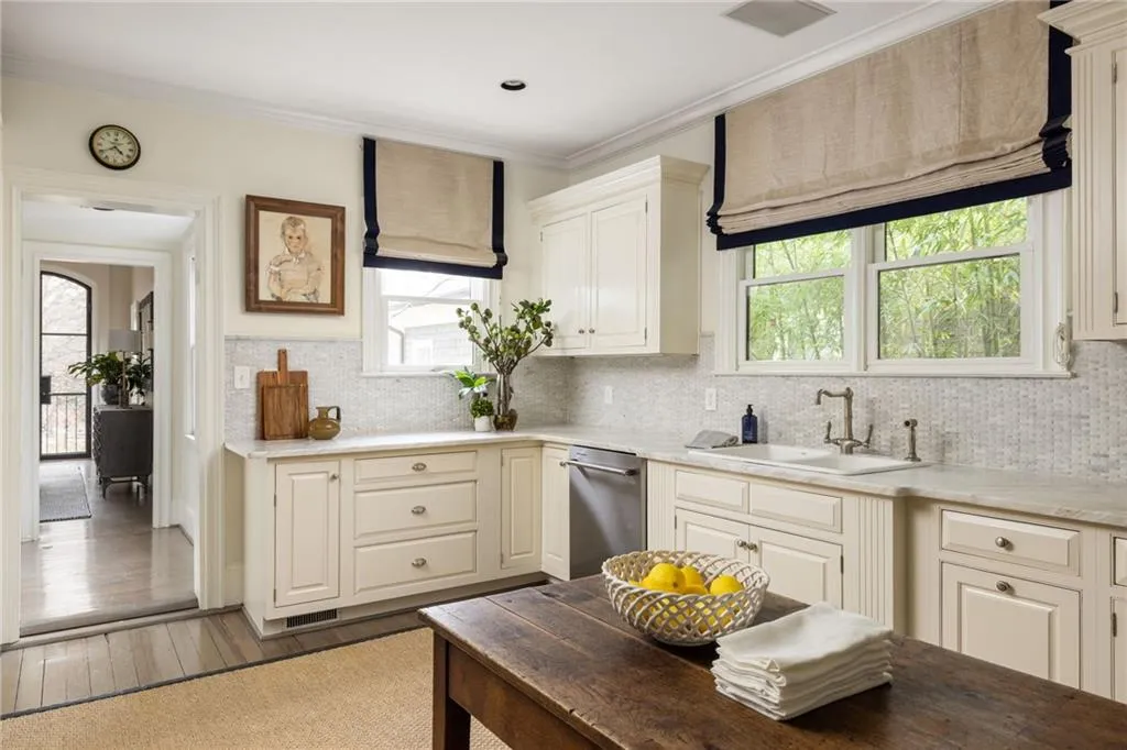 21 Barksdale Drive Ne, Atlanta, Georgia 30309, 4 Bedrooms Bedrooms, 0 ,4 BathroomsBathrooms,Residential,For Sale,21 Barksdale Drive Ne,7701949