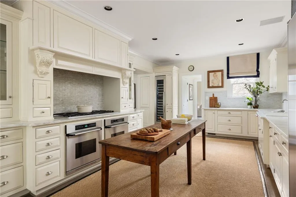 21 Barksdale Drive Ne, Atlanta, Georgia 30309, 4 Bedrooms Bedrooms, 0 ,4 BathroomsBathrooms,Residential,For Sale,21 Barksdale Drive Ne,7701949