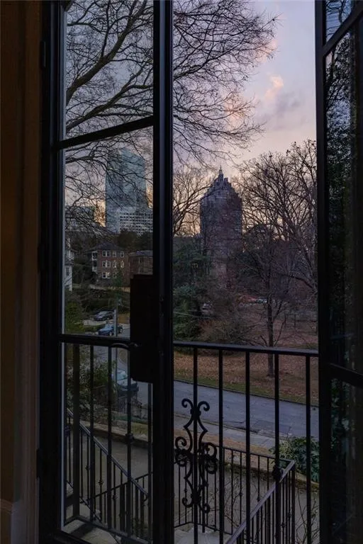 Dining Room skyline views