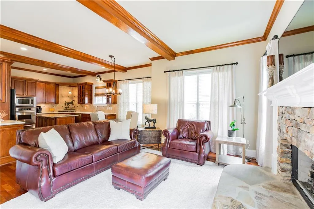 175 Windsor Cove, Atlanta, Georgia 30328, 5 Bedrooms Bedrooms, ,4 BathroomsBathrooms,Residential,Sold,175 Windsor Cove,6053965