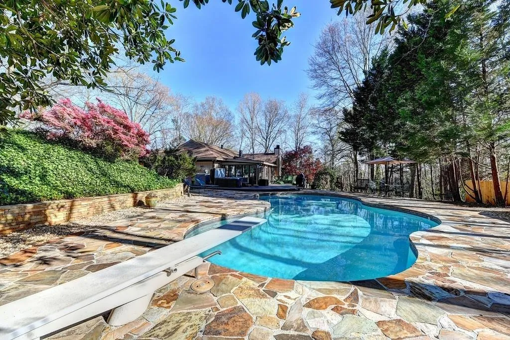 170 Valley Cove, Sandy Springs, Georgia 30350, 4 Bedrooms Bedrooms, ,3 BathroomsBathrooms,Residential,Sold,170 Valley Cove,6527390