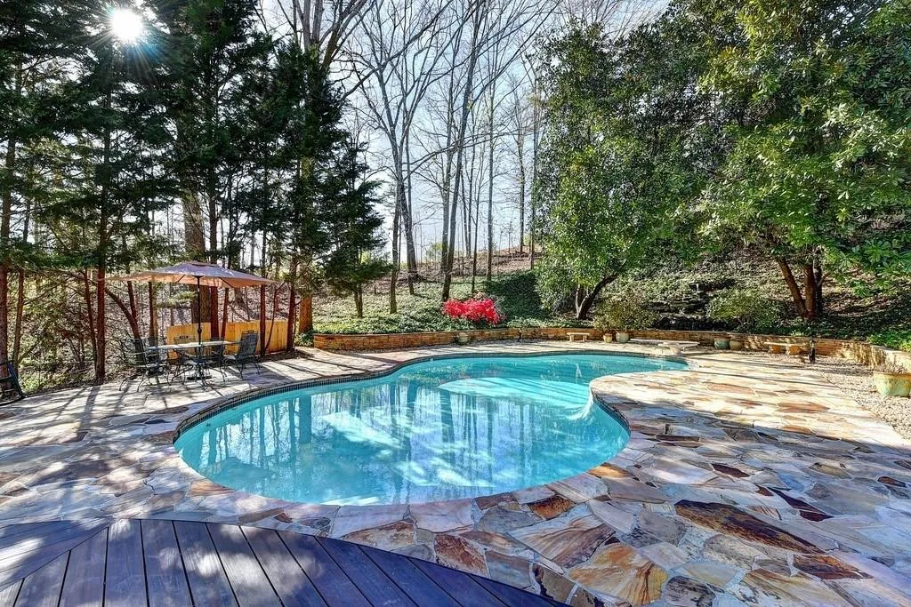170 Valley Cove, Sandy Springs, Georgia 30350, 4 Bedrooms Bedrooms, ,3 BathroomsBathrooms,Residential,Sold,170 Valley Cove,6527390