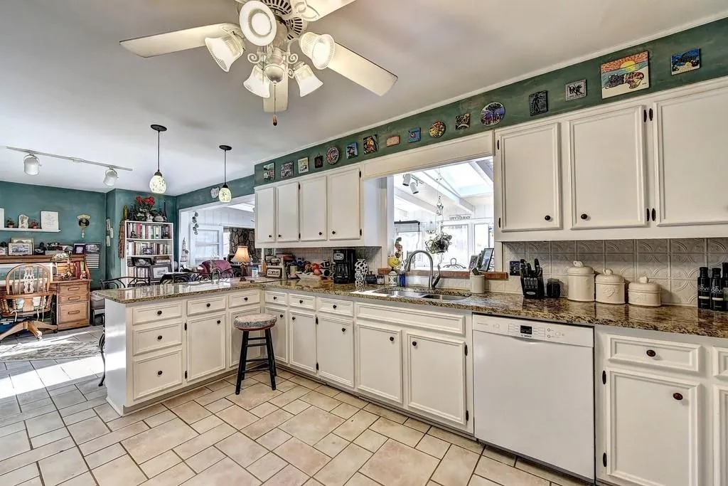 170 Valley Cove, Sandy Springs, Georgia 30350, 4 Bedrooms Bedrooms, ,3 BathroomsBathrooms,Residential,Sold,170 Valley Cove,6527390