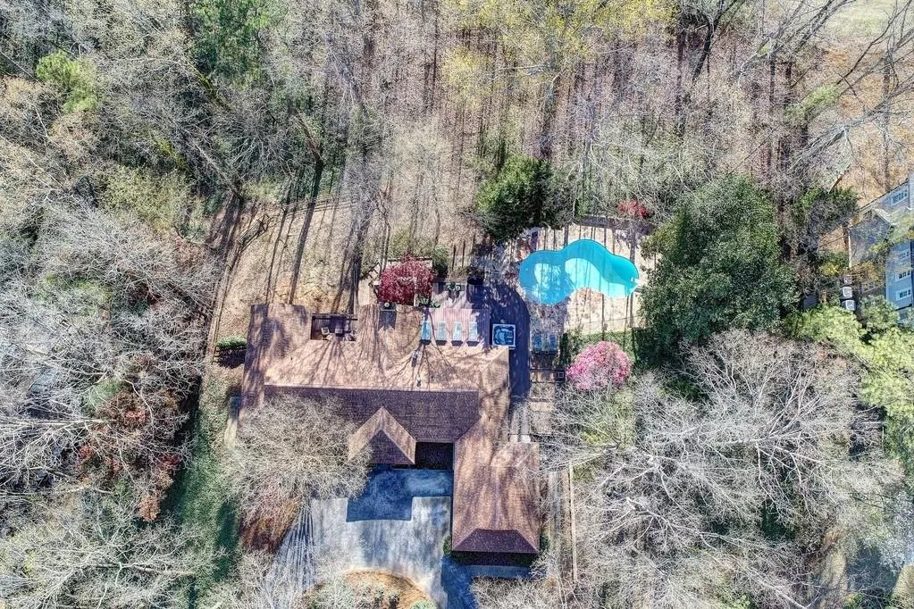 170 Valley Cove, Sandy Springs, Georgia 30350, 4 Bedrooms Bedrooms, ,3 BathroomsBathrooms,Residential,Sold,170 Valley Cove,6527390
