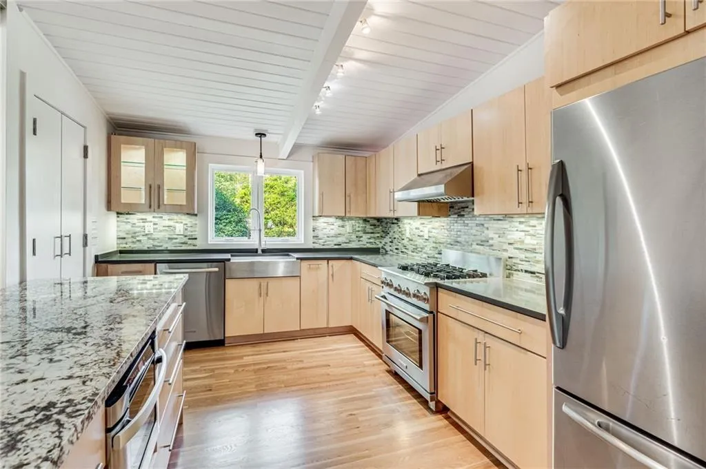 6405 Long Island Drive Nw, Sandy Springs, Georgia 30328, 4 Bedrooms Bedrooms, ,2 BathroomsBathrooms,Residential,Sold,6405 Long Island Drive Nw,7157744