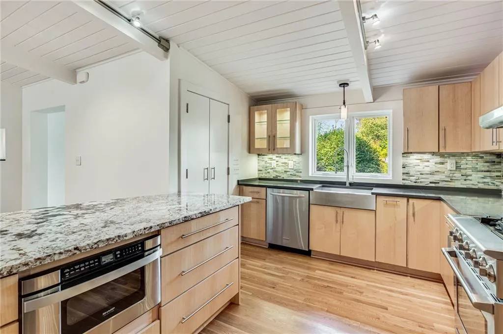 6405 Long Island Drive Nw, Sandy Springs, Georgia 30328, 4 Bedrooms Bedrooms, ,2 BathroomsBathrooms,Residential,Sold,6405 Long Island Drive Nw,7157744