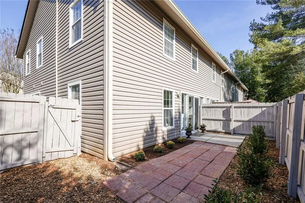 7750 Roswell Road Unit 1d, Atlanta, Georgia 30350, 3 Bedrooms Bedrooms, ,2 BathroomsBathrooms,Residential,Sold,7750 Roswell Road Unit 1d,7179175