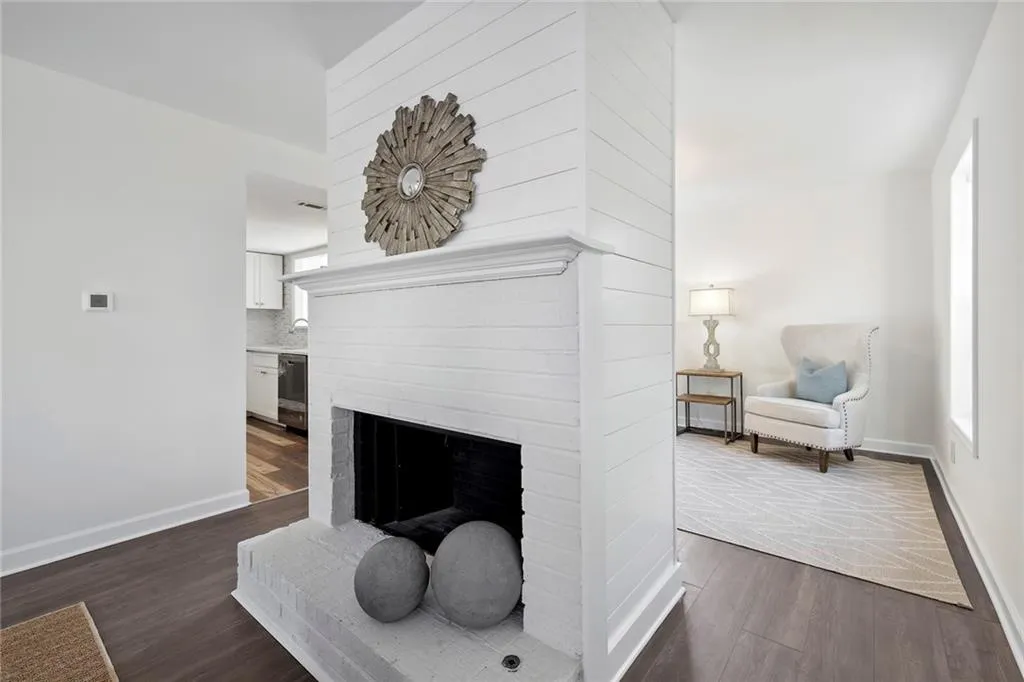 7750 Roswell Road Unit 1d, Atlanta, Georgia 30350, 3 Bedrooms Bedrooms, ,2 BathroomsBathrooms,Residential,Sold,7750 Roswell Road Unit 1d,7179175