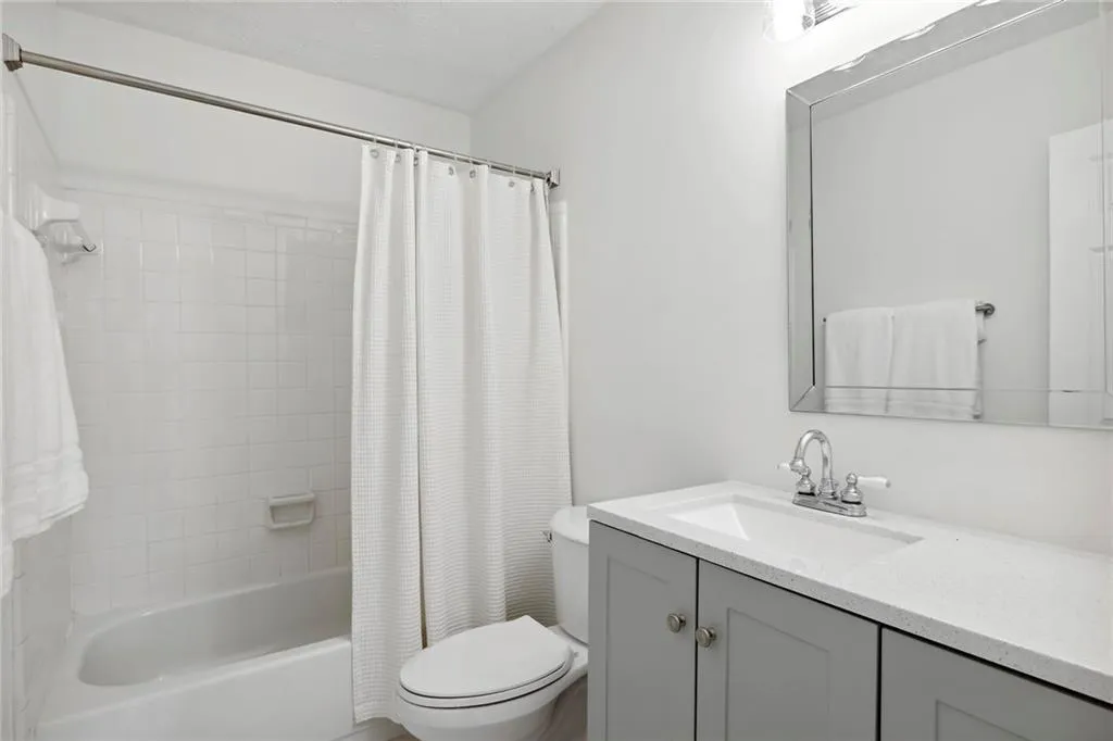 7750 Roswell Road Unit 1d, Atlanta, Georgia 30350, 3 Bedrooms Bedrooms, ,2 BathroomsBathrooms,Residential,Sold,7750 Roswell Road Unit 1d,7179175
