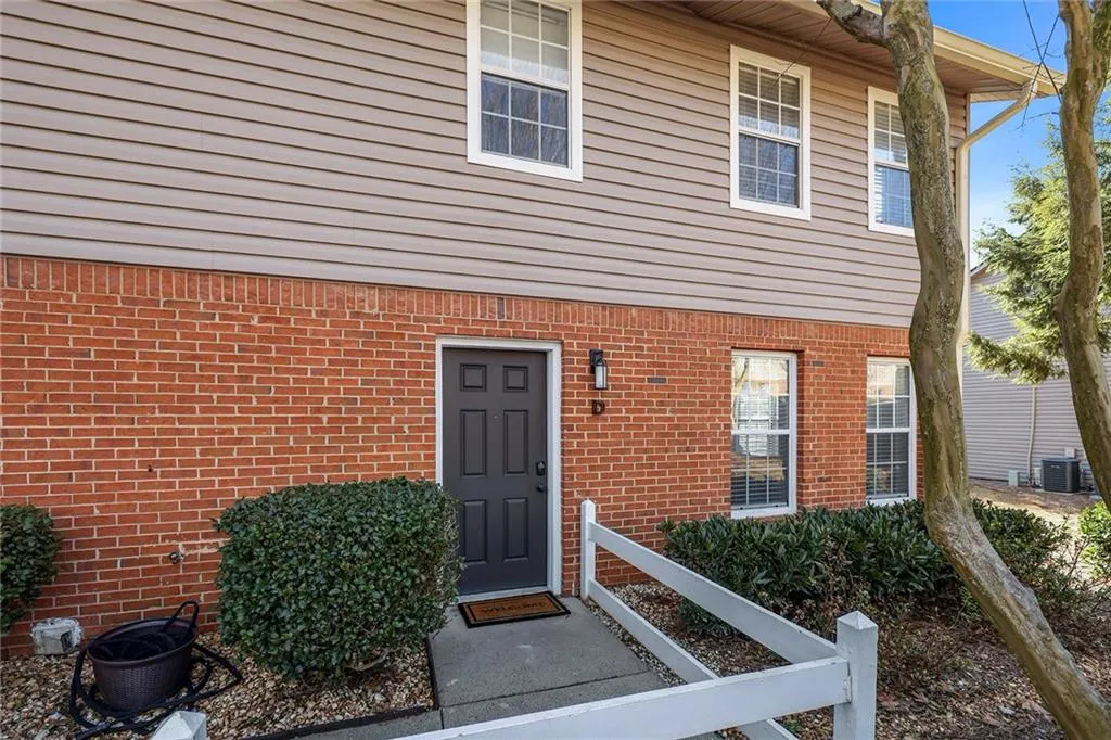 7750 Roswell Road Unit 1d, Atlanta, Georgia 30350, 3 Bedrooms Bedrooms, ,2 BathroomsBathrooms,Residential,Sold,7750 Roswell Road Unit 1d,7179175