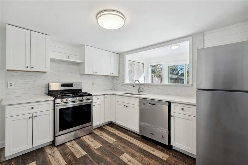 7750 Roswell Road Unit 1d, Atlanta, Georgia 30350, 3 Bedrooms Bedrooms, ,2 BathroomsBathrooms,Residential,Sold,7750 Roswell Road Unit 1d,7179175